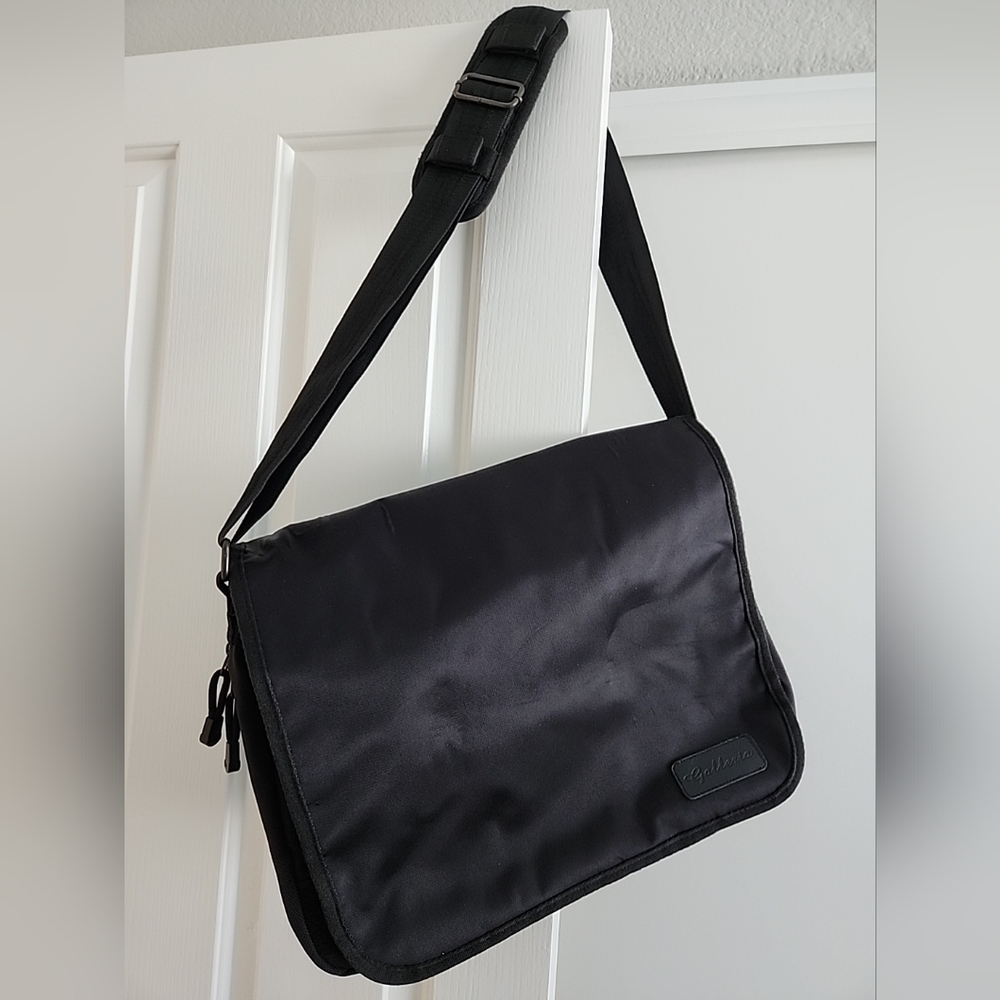 Galleria Shoulder Strap Multipockets & Expandable Laptop Bag 17 in W, 13 in H